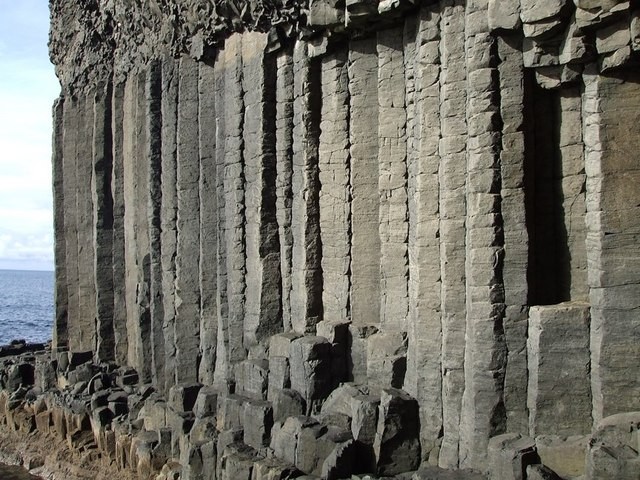 Basalt_Columns_-_geograph.org.uk_-_270819