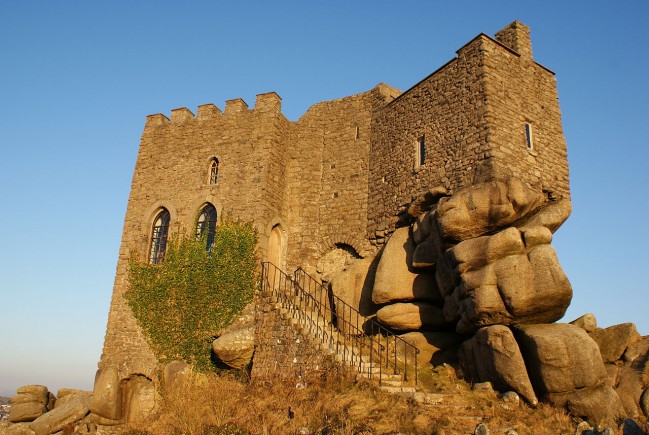 Carn_Brea_Castle_-_Cornwall,_England_-_10_March_2010