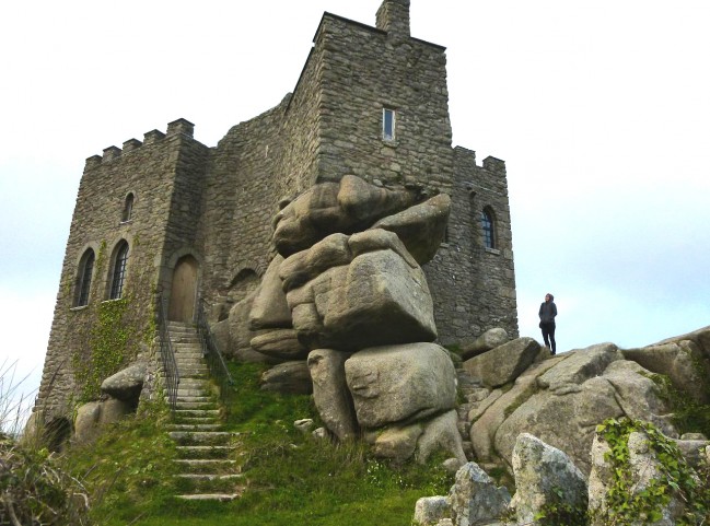 Carn_Brea_Castle_gesamt