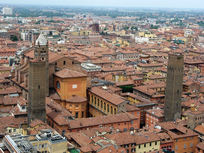 Bologna-San_Pietro_visto_dalla_Torre_degli_Asinelli