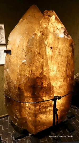 Rauchquarz_Ausgrabung_Spurensucher
