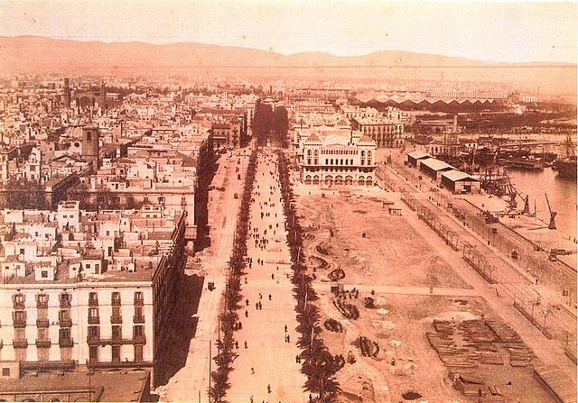 640px-Hotel_Internacional_1888-des_de_Monument_a_Colom