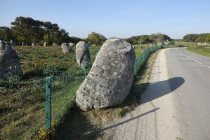 Carnac_Menhir_web