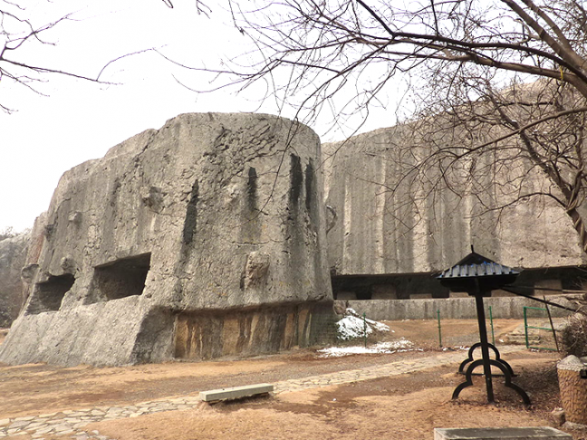 1280px-Yangshan_Quarry_-_Monument_Head_-_P1060895_web